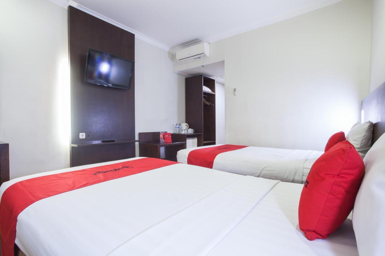 Reddoorz Plus @ Surabaya City Center Otel Dış mekan fotoğraf